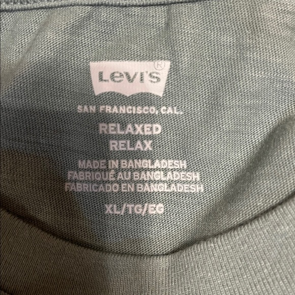 NWT Levi’s green logo t shirt - Picture 3 of 4